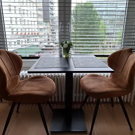 Appartement Lichtrijk En Comfortabel Hoekappartement Met Gratis Parking En Zeer Gelegen - Comme Chez Soi *