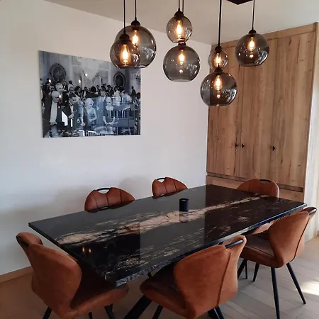 Comme Chez Soi: With Free Parking
